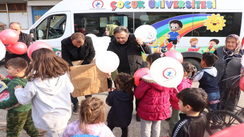 DEPREMİN SARSTIĞI ÇOCUKLARA SEVGİ ELİ UZANDI