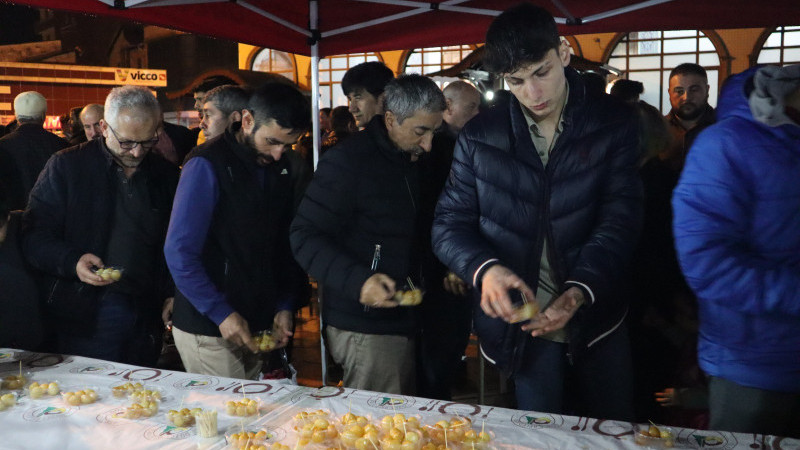 KADİR GECESİNDE LOKMA DAĞITILDI ELLER SEMA'YA AÇILDI