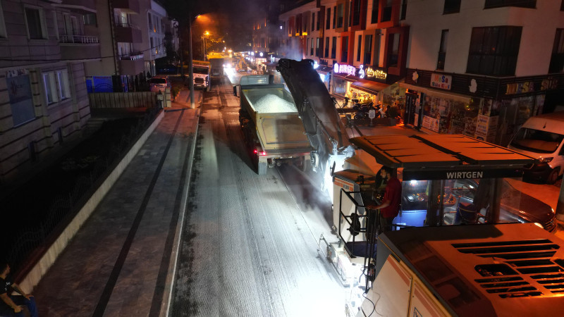 ASFALT ÇALIŞMALARI GECE GÜNDÜZ DEVAM EDİYOR