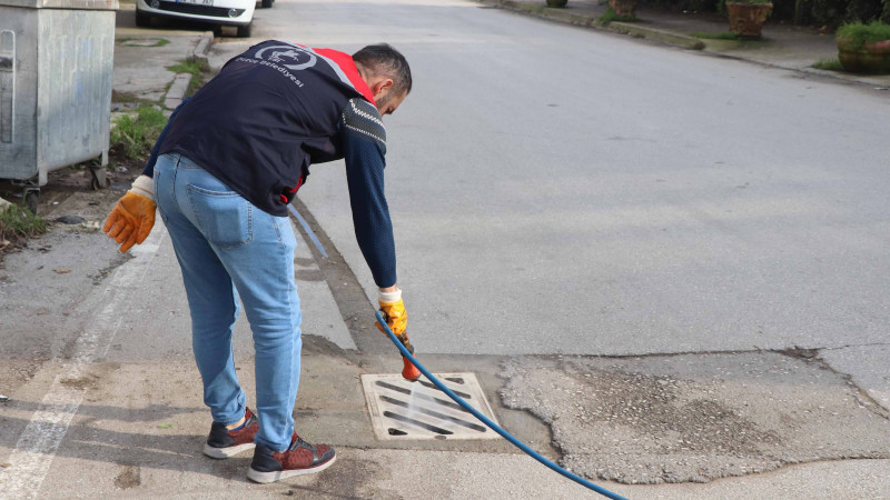 LARVA VE UÇKUNLA MÜCADELE SÜRÜYOR            