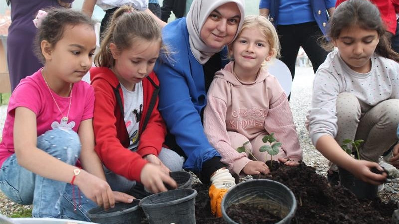 Öğrencilere Uygulamalı Eğitim Verildi       