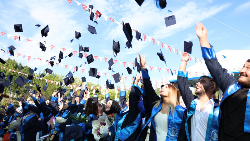 Düzce Üniversitesi Mezuniyet Törenleri Sona Erdi