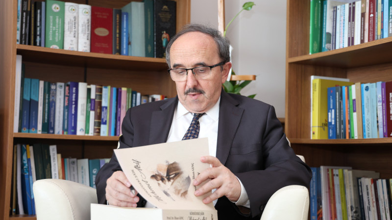  Prof. Dr. İlhan Genç Kaleme Aldı: “Kürsüdeki Şair: Mehmet Akif”