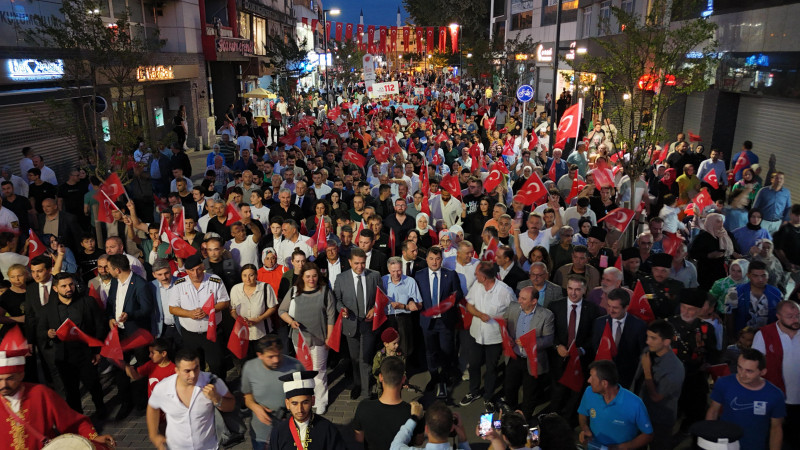 DÜZCE’DE 15 TEMMUZ’UN 8. YILDÖNÜMÜ ETKİNLİKLERLE ANILDI