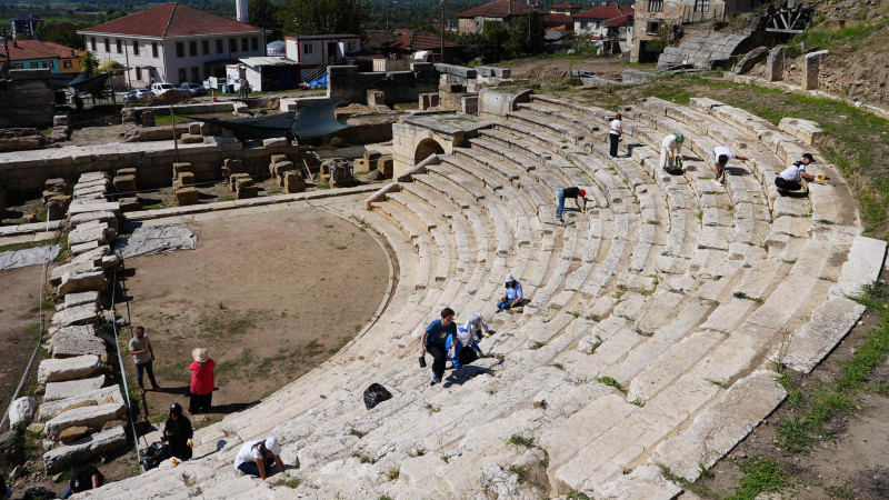 Prusias Ad Hypium Antik Tiyatrosu Kazısı Tam Gaz Devam Ediyor