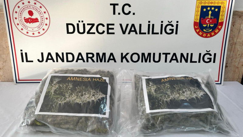 Düzce’de Yol Kontrolünde Skunk Ele Geçirildi: 2 Gözaltı